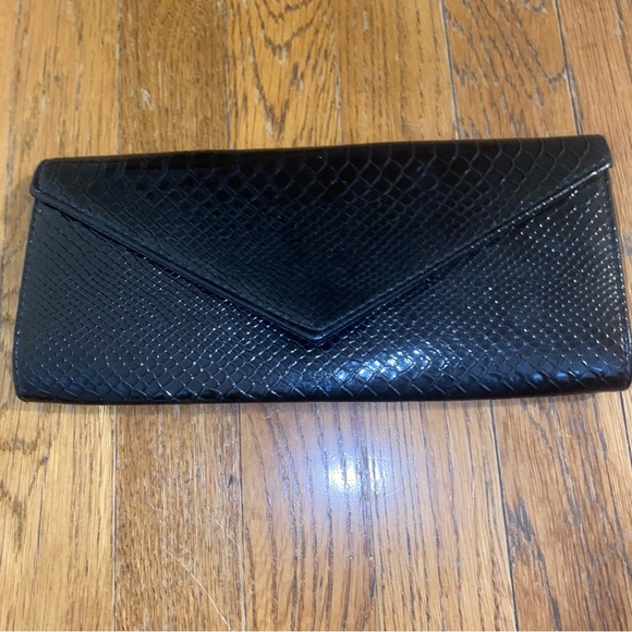 Aldo Envelope Clutch. - Picture 1 of 3